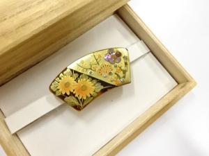 未使用品　漆塗り蒔絵帯留め・正絹手組三分紐セット